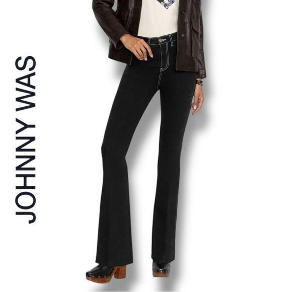 JOHNNY WAS Rue De La Flare Jean True Black Wash Flare Leg Jeans in the Size 32 - Picture 4 of 12